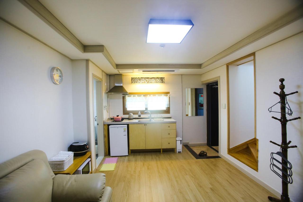 Tov Pension Seogwipo Bagian luar foto